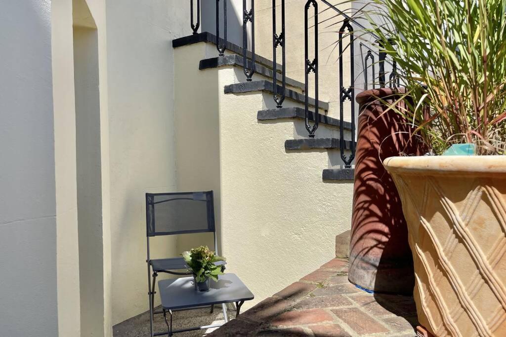 Lavender Apartment - Spacious Apartment Close To The Beach Deal Kültér fotó