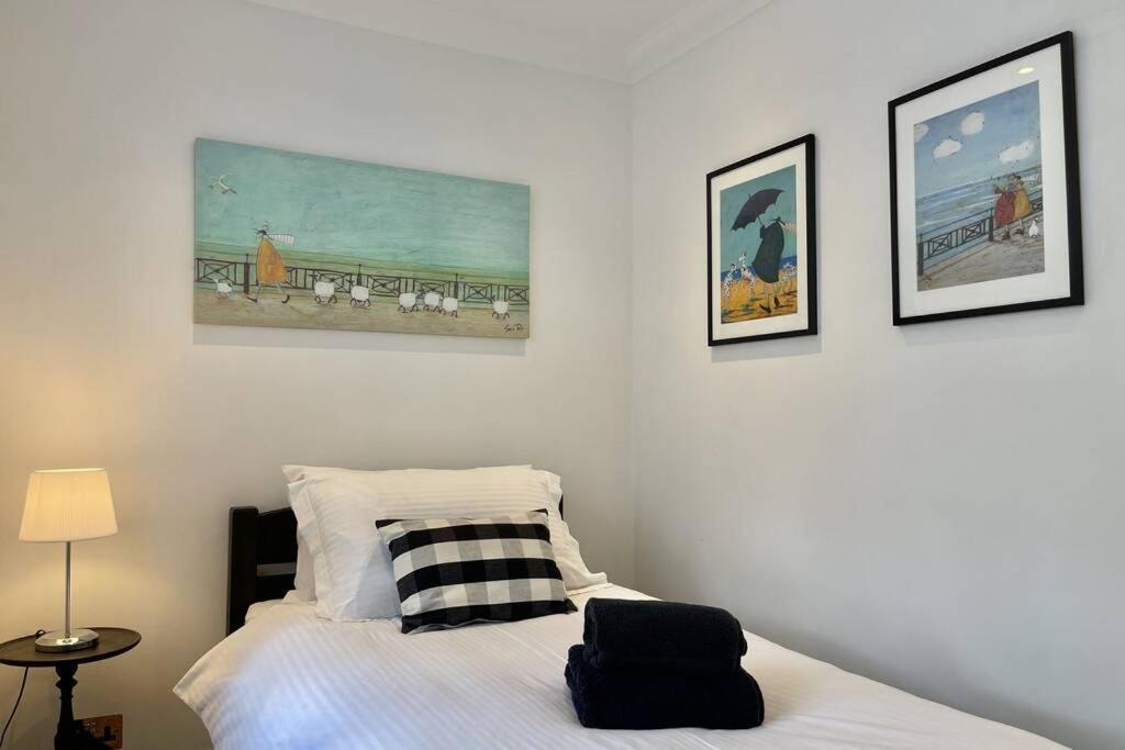 Lavender Apartment - Spacious Apartment Close To The Beach Deal Kültér fotó