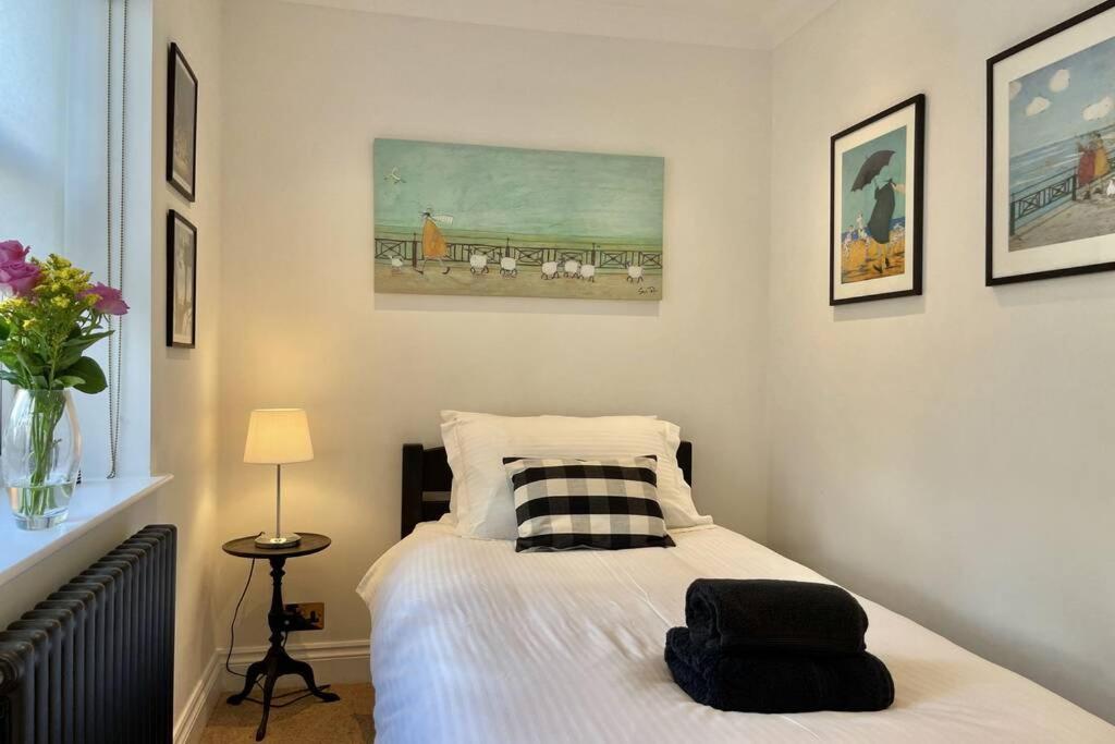 Lavender Apartment - Spacious Apartment Close To The Beach Deal Kültér fotó