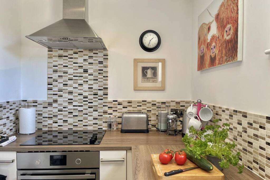 Lavender Apartment - Spacious Apartment Close To The Beach Deal Kültér fotó